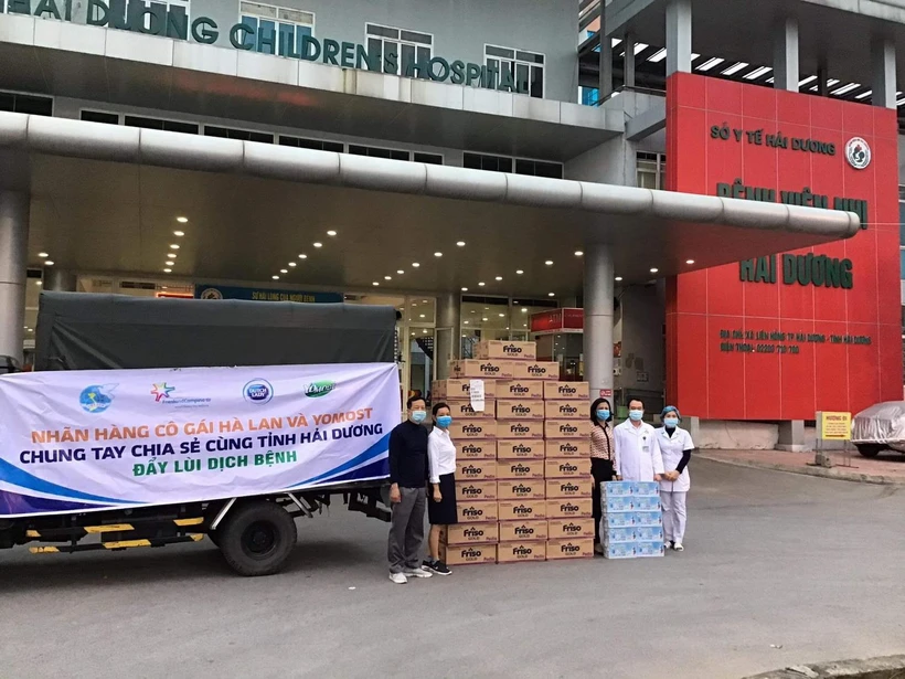 Chuyến xe đầu Xuân mang sữa yêu thương từ Cô Gái Hà Lan, Yomost và Friso tiếp tục lăn bánh ngay trong mùng 7 Tết để kịp thời đến với Hải Dương. (Nguồn: FrieslandCampina Việt Nam)