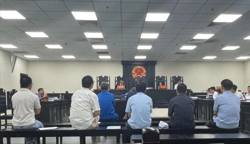 Các bị cáo tại phiên tòa.