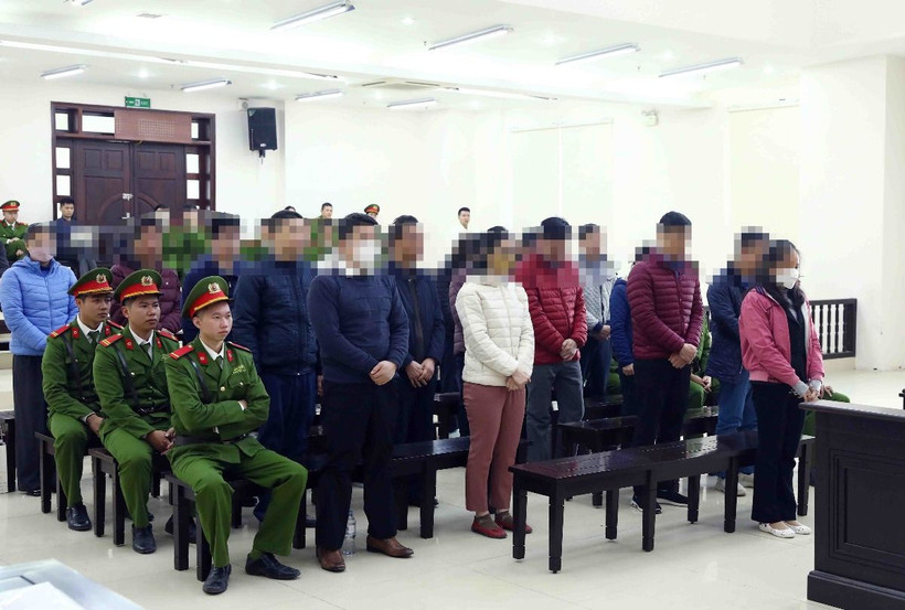 Các bị cáo tại phiên tòa xét xử. (Ảnh: Phạm Kiên/TTXVN) 
