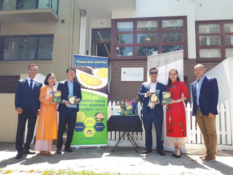 Ông Trịnh Đức Hải, Tổng lãnh sự Việt Nam tại Sydney, phát động chiến dịch quảng bá thương hiệu sầu riêng Việt Nam tại Australia. (Ảnh: Diệu Linh/Vietnam+)