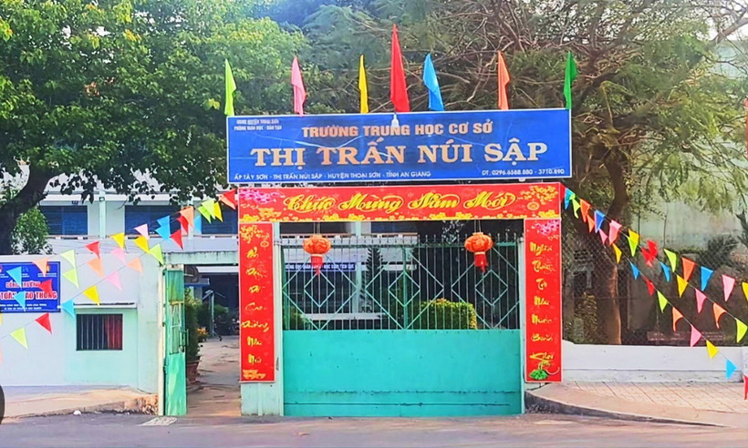 Trường THCS thị trấn Núi Sập - nơi xảy ra sự việc. (Ảnh: Công Mạo/TTXVN)