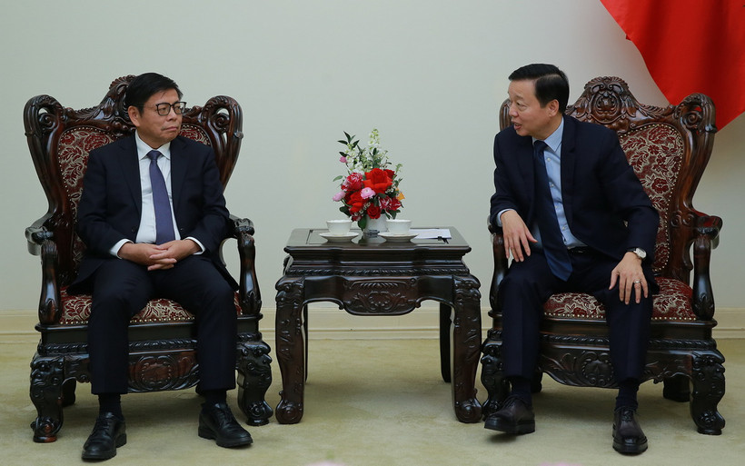 Phó Thủ tướng Trần Hồng Hà tiếp ông Lâu Tề Lương, Chủ tịch Tập đoàn Thông tin tín hiệu đường sắt Trung Quốc (CRSC). (Nguồn: báo Chính phủ)