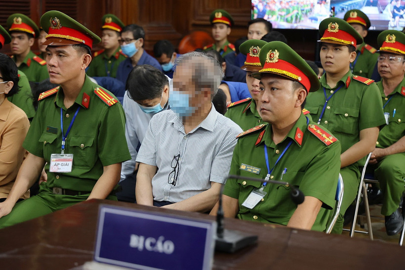 Bị cáo Nguyễn Văn Hưng, cựu Phó Chánh Thanh tra phụ trách Cơ quan Thanh tra, Giám sát Ngân hàng Nhà nước tại phiên tòa ngày 25/3. (Ảnh: Thanh Vũ/TTXVN)
