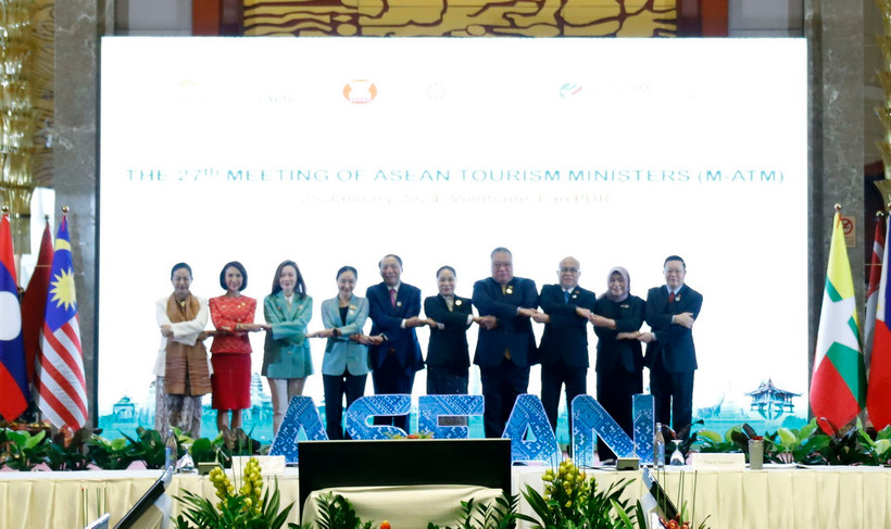 Các đại biểu dự Hội nghị chụp ảnh chung. (Ảnh: Phạm Kiên/TTXVN)