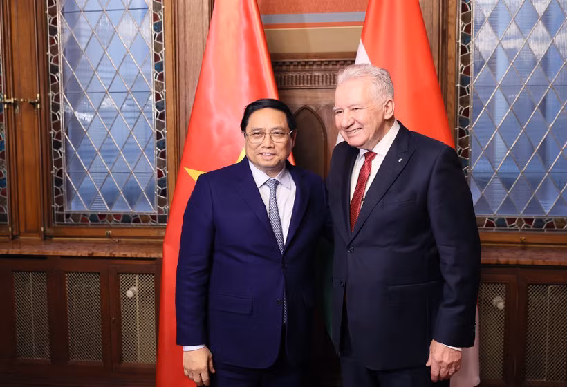 Thủ tướng Phạm Minh Chính gặp Phó Chủ tịch Quốc hội Hungary István Jakab. (Ảnh: Dương Giang/TTXVN)