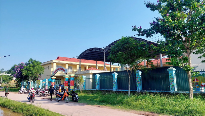 Hệ thống trường học, đường, điện, trạm y tế được quan tâm đầu tư, giúp đồng bào dân tộc được thụ hưởng đầy đủ các dịch vụ. (Ảnh: Thanh Vân/TTXVN)