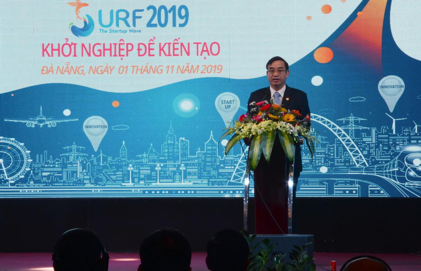 Phó chủ tịch UBND thành phố Đà Nẵng Lê Trung Chinh phát biểu khai mạc Ngày hội. (Ảnh: Quốc Dũng/TTXVN)