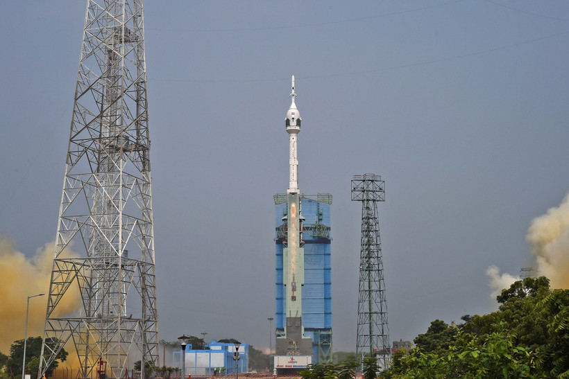 Vụ phóng thử tàu vũ trụ không người lái từ trung tâm vũ trụ Satish Dhawan ở Sriharikota, Ấn Độ, ngày 21/10/2023. (Ảnh: AFP/TTXVN)