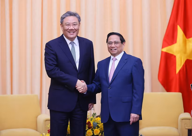 Thủ tướng Phạm Minh Chính tiếp Bộ trưởng Thương mại Trung Quốc Vương Văn Đào. (Ảnh: Dương Giang/TTXVN)