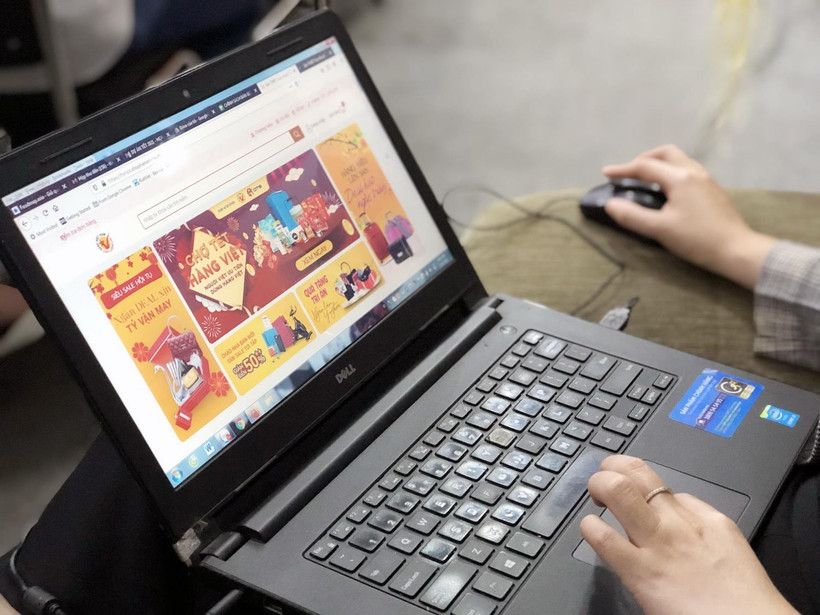 Phiên “Chợ tết hàng Việt Nam chất lượng cao” là phiên chợ online đầu tiên của Sàn thương mại điện tử hàng Việt Nam chất lượng cao. (Ảnh: Mỹ Phương/TTXVN)