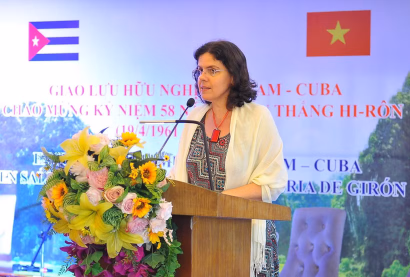 Đại sứ Cuba tại Việt Nam Lianys Torres Rivera phát biểu tại buổi giao lưu. (Ảnh: Minh Đức/TTXVN)