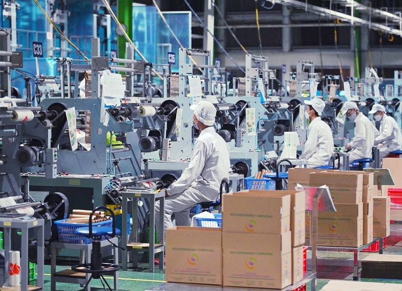 Dây chuyền sản xuất sản phẩm sinh học tự phân hủy hoàn toàn tại nhà máy số 6 Công ty An Phát Bioplastic (thành viên của An Phat Holdings), Nam Sách, Hải Dương. (Ảnh: Tuấn Anh/TTXVN)