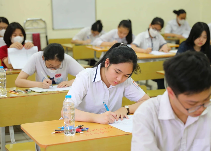 Thí sinh dự thi lớp 10 THPT công lập Hà Nội năm 2023. (Ảnh: Thanh Tùng/TTXVN)