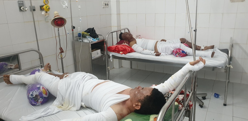 Cả 3 nạn nhân trong vụ nổ đang được cấp cứu tại Bệnh viện đa khoa tỉnh Cà Mau. (Ảnh: TTXVN phát)