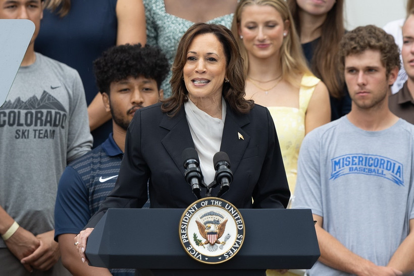 Phó Tổng thống Mỹ Kamala Harris phát biểu tại Nhà Trắng, Washington, D.C. (Ảnh: THX/TTXVN)