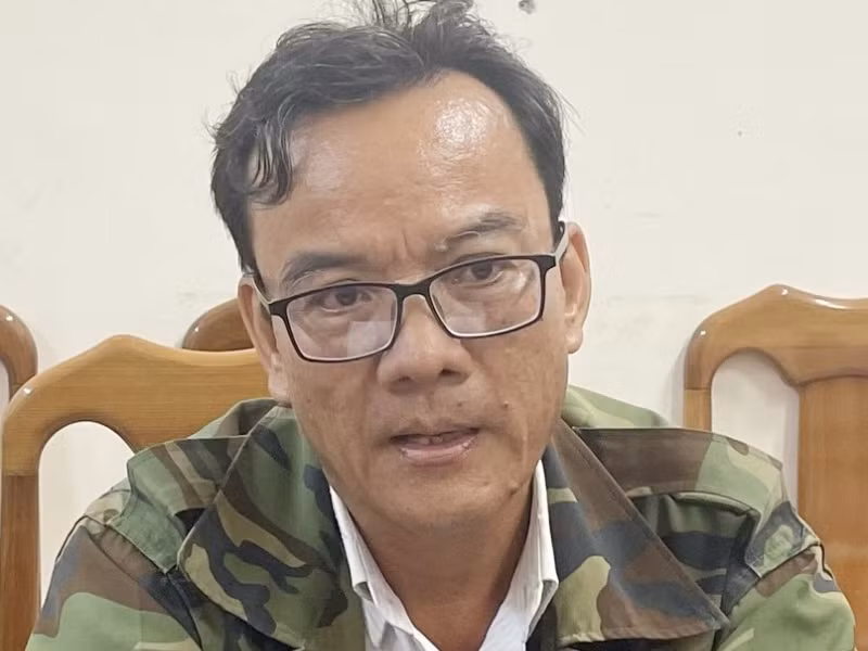 Bị can Nguyễn Văn Chánh, cựu Trưởng phòng Tài Nguyên và Môi trường kiêm Phó Chủ tịch Hội đồng bồi thường, hỗ trợ, tái định cư của huyện Phú Tân tại cơ quan Cảnh sát Điều tra. (Ảnh: TTXVN phát)