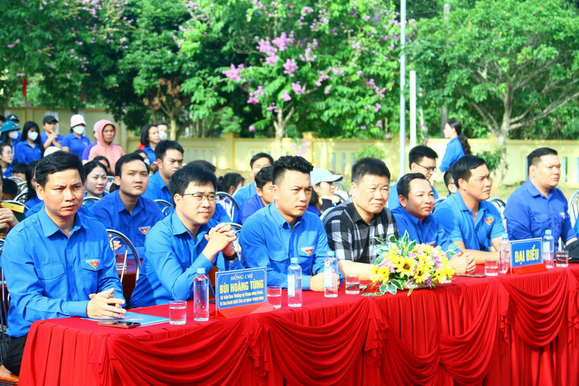 Các đại biểu Tỉnh đoàn Quảng Bình và Cụm hoạt động số 3-Đoàn khối Các cơ quan Trung ương tham dự Lễ ra quân. (Ảnh: Tá Chuyên/TTXVN)