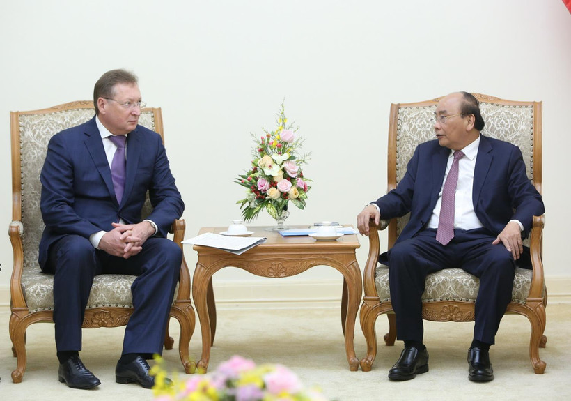 Thủ tướng Nguyễn Xuân Phúc tiếp ông Sergei Ivanovich Kudryasov, Tổng Giám đốc Tập đoàn Dầu khí Zarubezhneft của Liên bang Nga. (Ảnh: Dương Giang/TTXVN)
