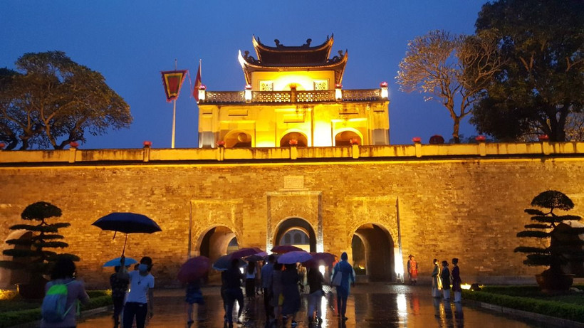 Đoan Môn - Hoàng thành Thăng Long về đêm. (Ảnh: Đinh Thuận/TTXVN) 