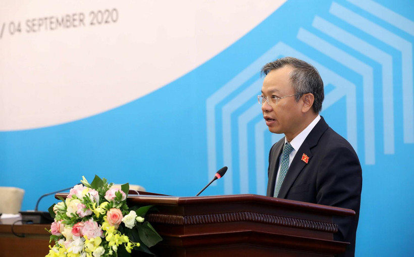 Phó Chủ nhiệm Ủy ban Đối ngoại của Quốc hội Nguyễn Mạnh Tiến, Trưởng Tiểu ban Thông tin tuyên truyền AIPA 41 giới thiệu chương trình và nội dung AIPA 41. (Ảnh: Văn Điệp/TTXVN)