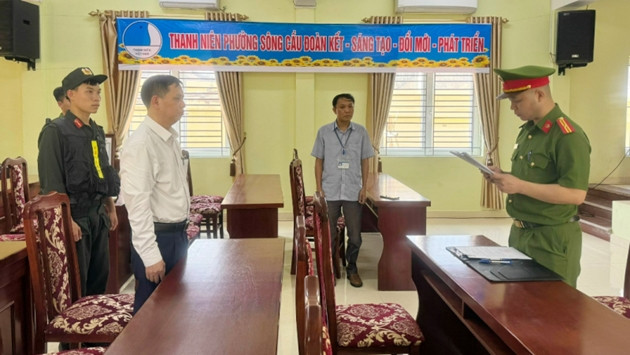 Cơ quan Cảnh sát Điều tra thi hành lệnh bắt đối với Nông Xuân Bính. (Ảnh: Công an cung cấp)