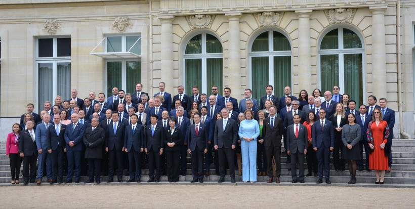 Đại biểu tham dự Hội nghị Hội đồng Bộ trưởng OECD 2024 chụp ảnh lưu niệm. (Ảnh: Thu Hà/TTXVN)
