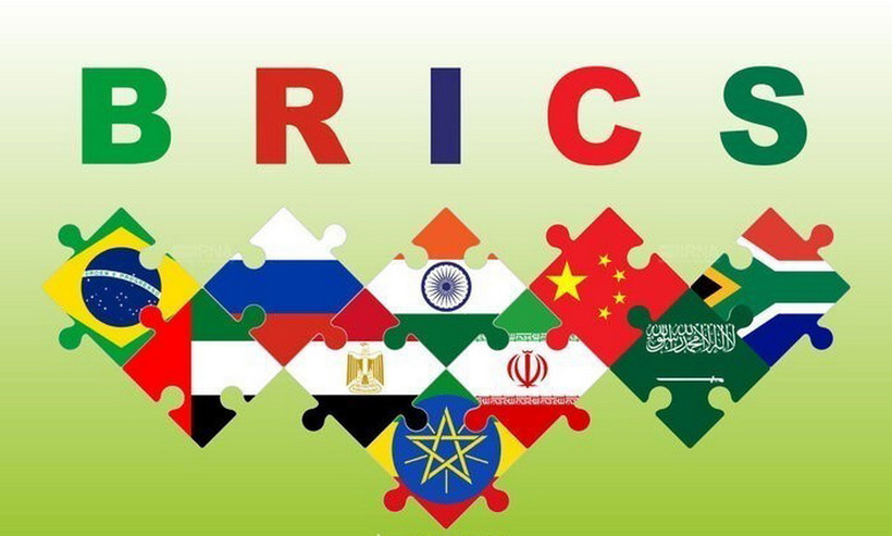 Biểu tượng Nhóm BRICS cùng quốc kỳ các nước thành viên và các nước được mời gia nhập nhóm. (Ảnh: IRNA/TTXVN)