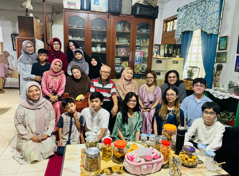 Gia đình sum họp. (Ảnh: Đỗ Quyên/Vietnam+)