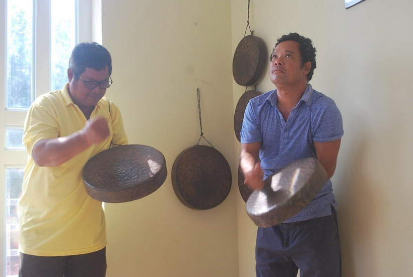 Bộ cồng, chiêng tại gia đình ông Lít. (Ảnh: K GỬIH/TTXVN)