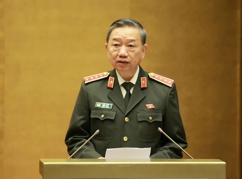 Bộ trưởng Bộ Công an Tô Lâm, thừa ủy quyền của Thủ tướng Chính phủ trình bày Báo cáo công tác phòng ngừa, chống tội phạm và vi phạm pháp luật năm 2019. (Ảnh: Doãn Tấn/TTXVN)