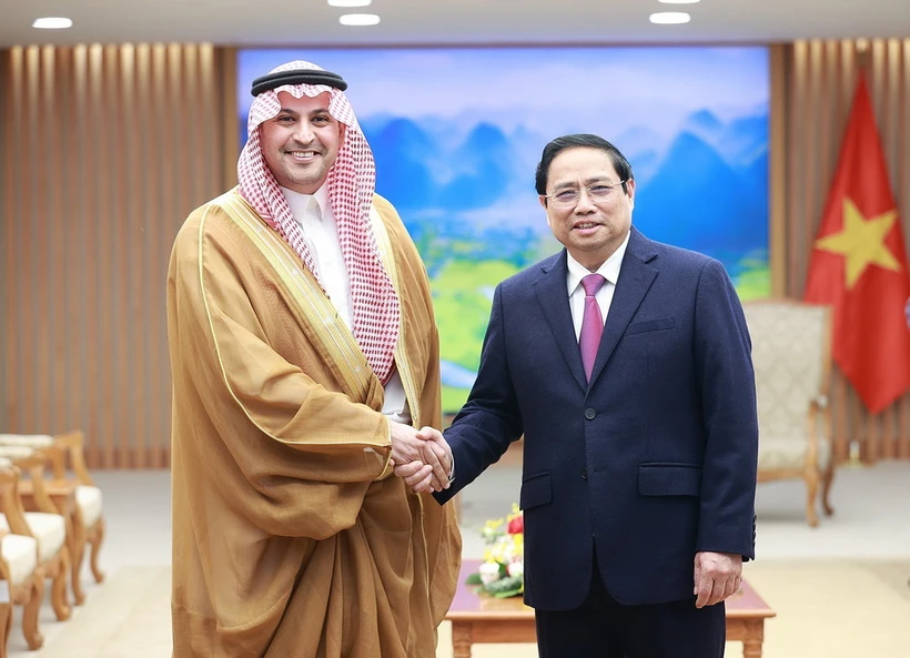 Thủ tướng Phạm Minh Chính tiếp Đại sứ Saudi Arabia tại Việt Nam Mohammed Ismaeil A. Dahlwy. (Ảnh: Dương Giang/TTXVN)