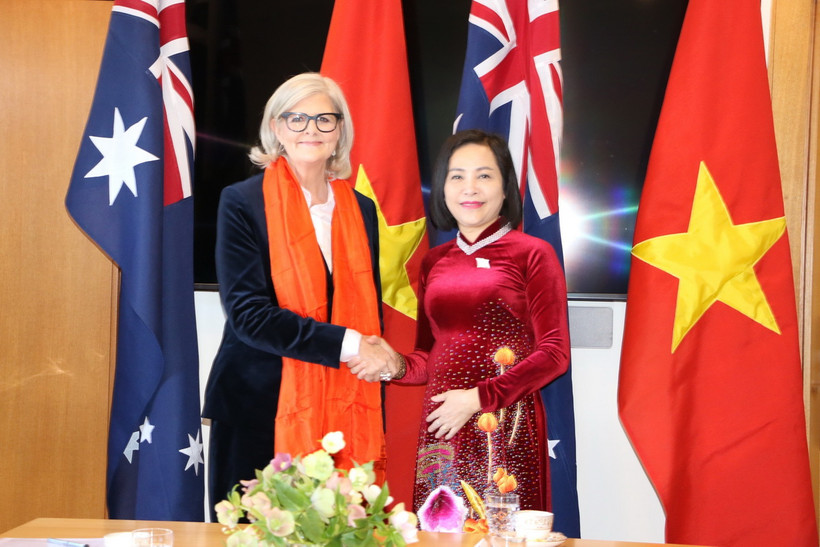 Phó Chủ tịch Quốc hội Nguyễn Thị Thanh và Toàn quyền Australia Sam Mostyn tại buổi chào xã giao. (Ảnh: Thanh Tú/TTXVN)