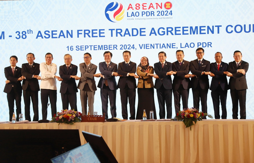 Các đại biểu chụp ảnh kỷ niệm trước giờ khai mạc Hội nghị. (Ảnh: Xuân Tú/TTXVN)