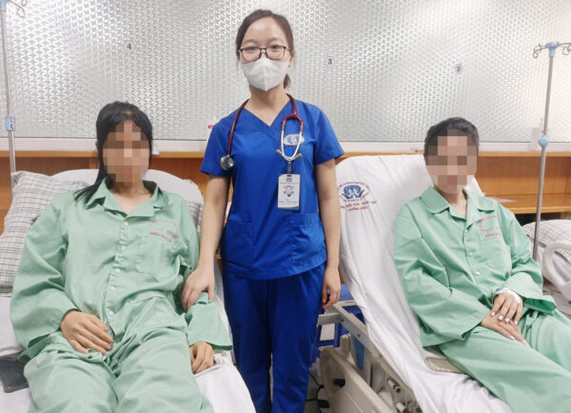 Sau 6 ngày điều trị tại Khoa Hồi sức tích cực-Chống độc, hiện tại sức khỏe của cả hai em đã ổn định và được xuất viện. (Nguồn: Bệnh viện đa khoa tỉnh Phú Thọ)