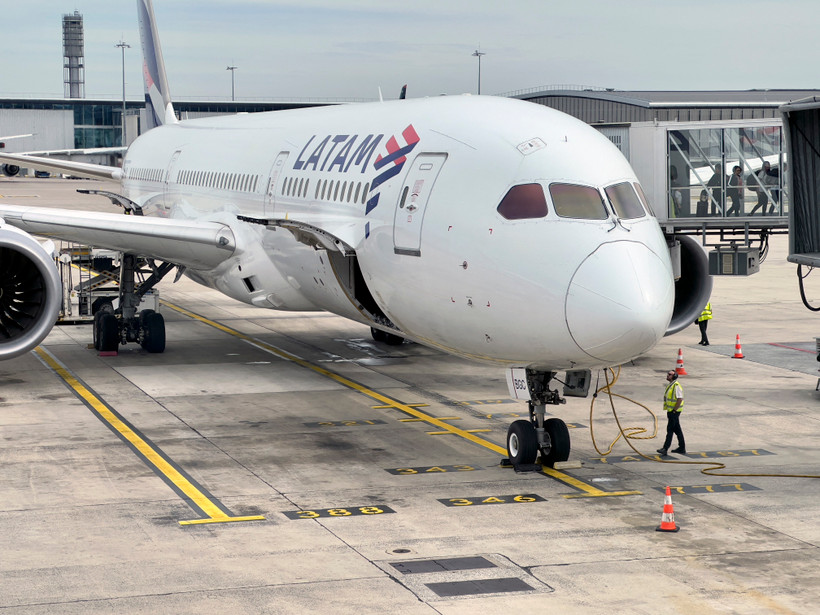 Máy bay Boeing 787 Dreamliner của hãng hàng không Latam Airlines. (Ảnh: AFP/TTXVN)