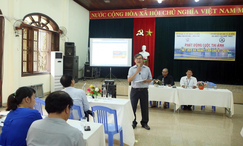 Ban tổ chức công bố các thông tin về Cuộc thi ảnh “Nét đẹp Đà Nẵng” tại lễ phát động. (Ảnh: Trần Lê Lâm/TTXVN)