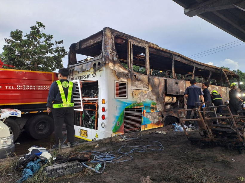 Chiếc xe buýt chở 39 học sinh và 6 giáo viên trường Wat Khao Praya Sangkharam, tỉnh Uthai Thani. (Ảnh: Đỗ Sinh/TTXVN)