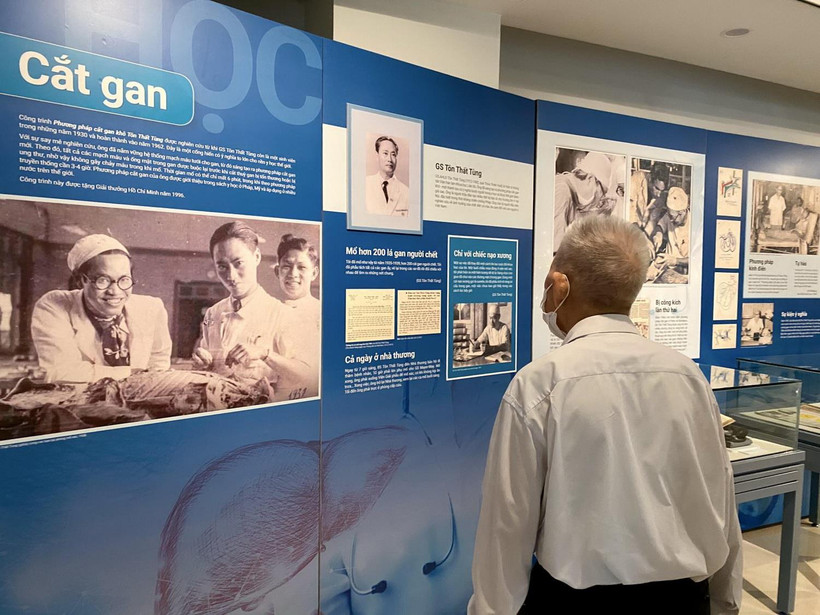 Khu trưng bày triển lãm về Giáo sư Tôn Thất Tùng. (Nguồn: most.gov.vn)