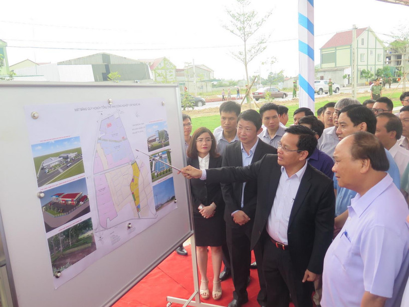Thủ tướng Chính phủ Nguyễn Xuân Phúc thăm, làm việc tại Khu Công nghiệp VSIP Nghệ An. (Ảnh: Văn Nhật/Vietnam+)