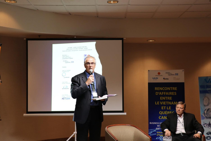 Ông Daniel Dignard, Cố vấn thương mại quốc tế thuộc Bộ Kinh tế và Đổi mới tỉnh Quebec chủ trì thảo luận tại Hội thảo. (Ảnh: Quang Thịnh/TTXVN)