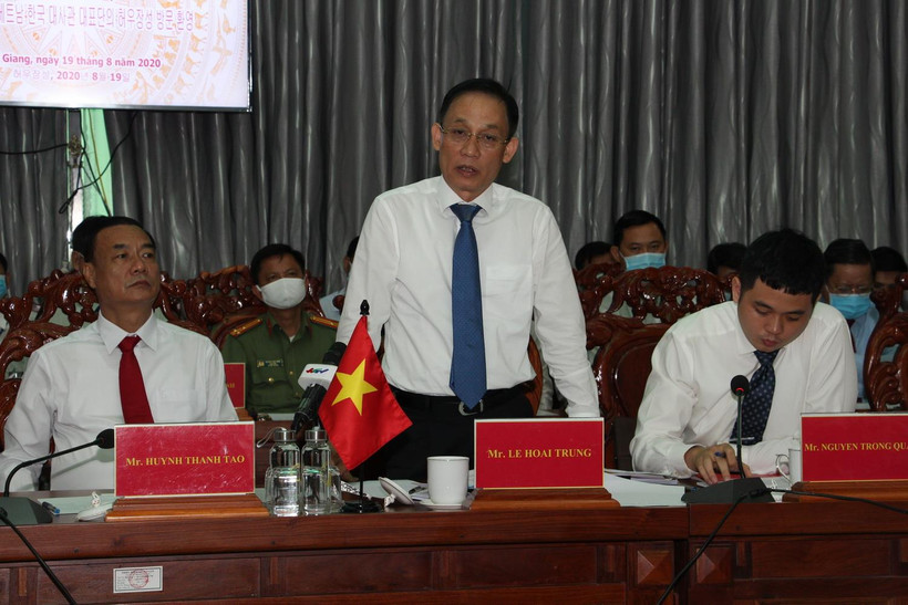 Ông Lê Hoài Trung, Ủy viên Ban Chấp hành Trung ương Đảng, Thứ trưởng Bộ Ngoại giao phát biểu tại buổi làm việc. (Ảnh: Hồng Thái/TTXVN)