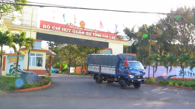Lễ xuất quân lên đường làm nhiệm vụ của Đội K52. (Ảnh: Quang Thái/TTXVN)
