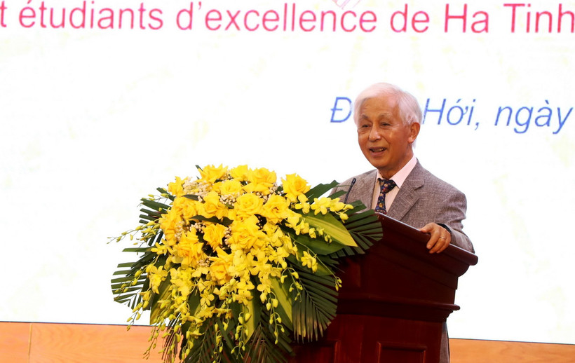 Giáo sư Trần Thanh Vân, Chủ tịch Hội Khoa học và Giáo dục phát biểu tại buổi lễ. (Ảnh: Võ Dung/TTXVN)