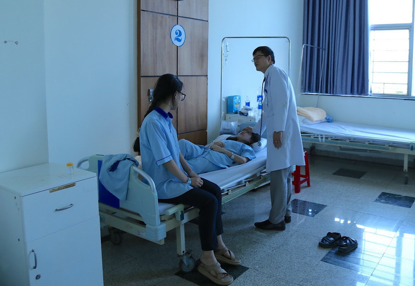 Các bệnh nhân được điều trị, chăm sóc tại Bệnh viện Đại học Y dược Hoàng Anh Gia Lai. (Ảnh: Quang Thái/TTXVN)