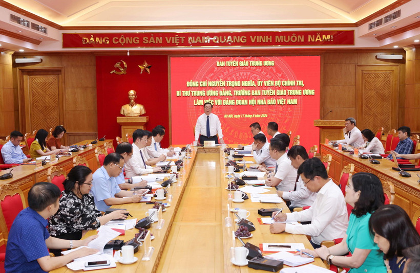 Trưởng Ban Tuyên giáo Trung ương Nguyễn Trọng Nghĩa phát biểu tại buổi làm việc với Đảng đoàn Hội Nhà báo Việt Nam. (Ảnh: Phương Hoa/TTXVN)
