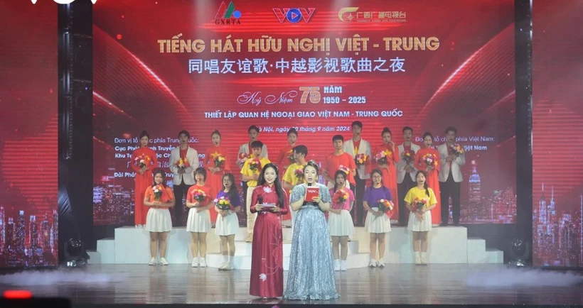 Một tiết mục trong Chương trình giao lưu nghệ thuật “Tiếng hát hữu nghị Việt-Trung,” tổ chức chiều 30/9 vừa qua, tại Hà Nội,