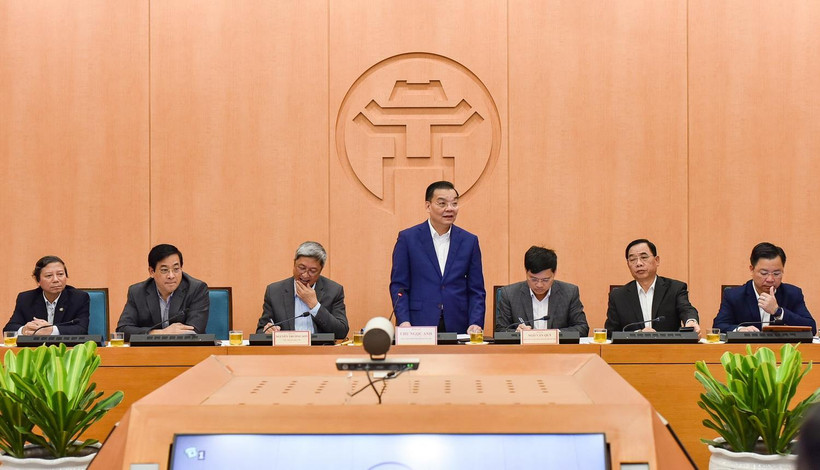 Chủ tịch UBND TP Hà Nội Chu Ngọc Anh chỉ đạo các ban, ngành và địa phương ứng phó với diễn biến mới của dịch COVID-19. (Ảnh: Trung Nguyên/TTXVN)