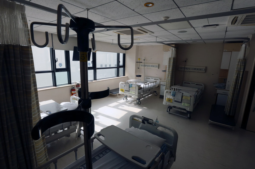 Cảnh vắng vẻ do không có bác sĩ làm việc tại bệnh viện ở Busan (Hàn Quốc). (Ảnh: Yonhap/TTXVN)