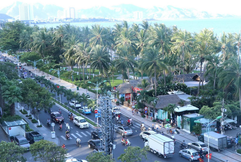 Giao thông đường bộ tại thành phố Nha Trang, tỉnh Khánh Hòa. (Ảnh: Tiên Minh/TTXVN)