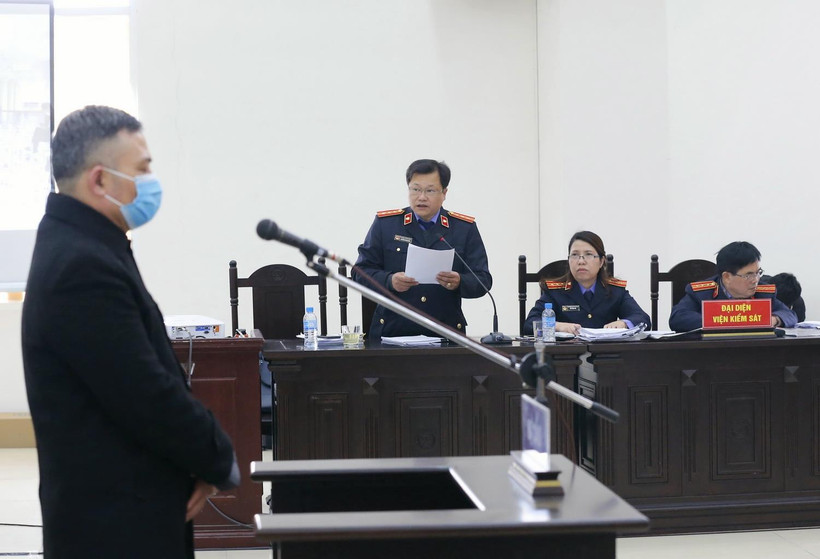 Đại diện Viện kiểm sát Nhân dân TP. Hà Nội đề nghị mức án đối với các bị cáo. (Ảnh: Doãn Tấn/TTXVN)